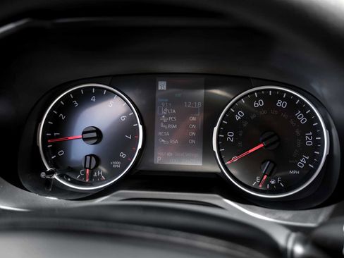 Used 2020 Toyota RAV4 XLE w/ Convenience Package FWD image 19
