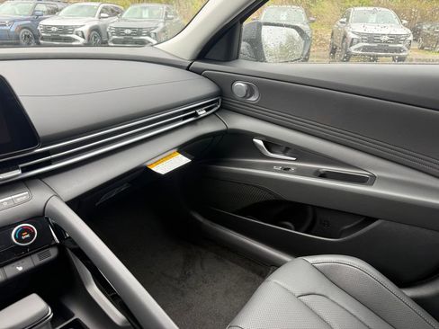 New 2026 Hyundai Elantra Limited FWD image 35