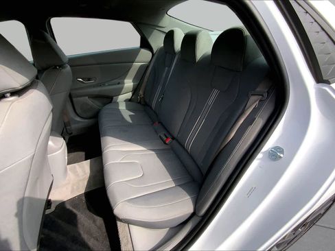 Used 2025 Hyundai Elantra Sport FWD image 18