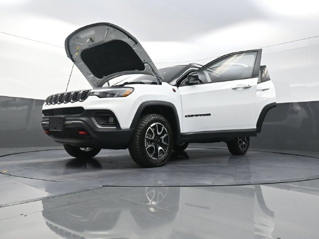 Used 2026 Jeep Compass Trailhawk AWD/4WD image 31