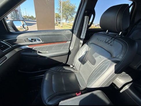 Used 2017 Ford Explorer Platinum AWD/4WD image 10