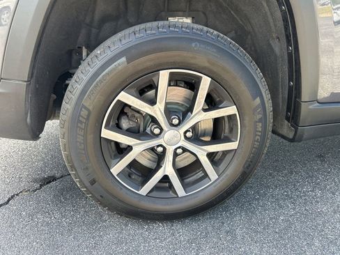 Used 2025 Jeep Grand Cherokee L Limited image 34