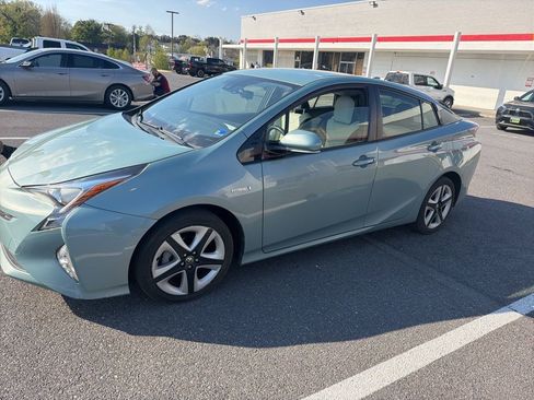 Used 2016 Toyota Prius Three Touring image 1