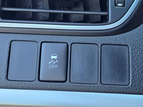 Used 2016 Toyota Camry SE w/ Moonroof Package FWD image 28