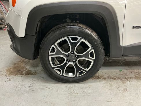 Used 2016 Jeep Renegade Limited image 27