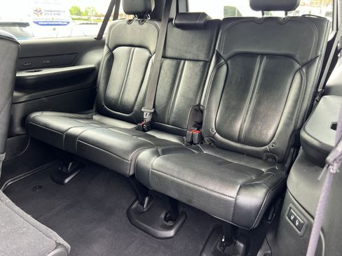 Used 2024 Jeep Wagoneer L Series II w/ Flexible Seating Group AWD/4WD image 24