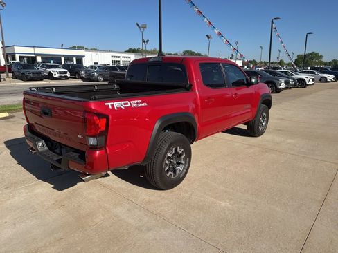 Used 2018 Toyota Tacoma TRD Off-Road w/ TRD Premium Off Road Package RWD image 31