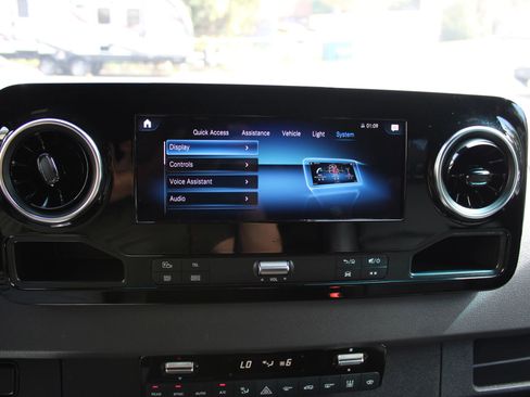 Used 2024 Mercedes-Benz Sprinter 2500 image 20