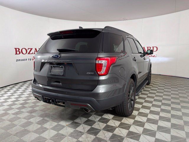 Used 2017 Ford Explorer XLT w/ Equipment Group 202A AWD/4WD image 13