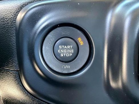 Certified 2018 Jeep Wrangler Unlimited Sahara AWD/4WD image 32