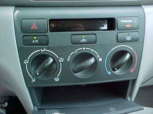 Used 2005 Toyota Corolla LE FWD image 25