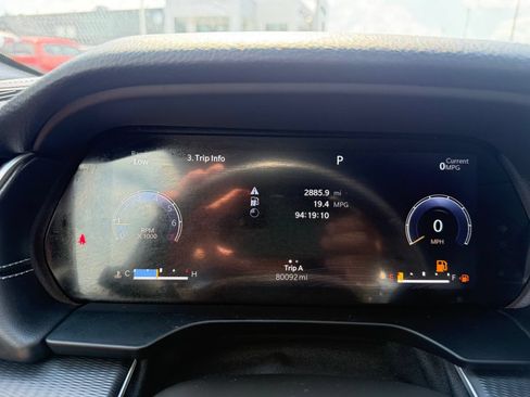 Used 2023 Jeep Grand Cherokee Altitude AWD/4WD image 15