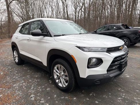 Used 2023 Chevrolet TrailBlazer LS image 2