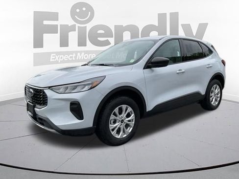 Used 2025 Ford Escape Active w/ Cold Weather Package AWD/4WD image 2
