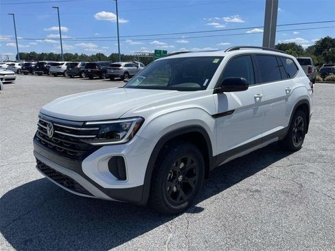 New 2026 Volkswagen Atlas Peak Edition image 9