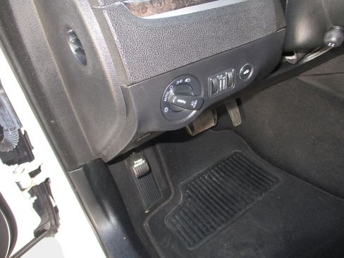 Used 2019 Chrysler 300 Limited w/ Safetytec Plus Group image 23