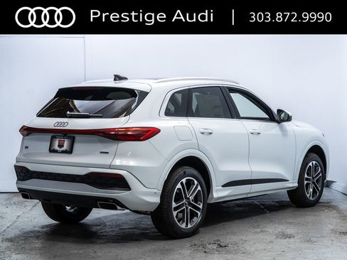 Used 2025 Audi Q5 Premium w/ Convenience Package image 8