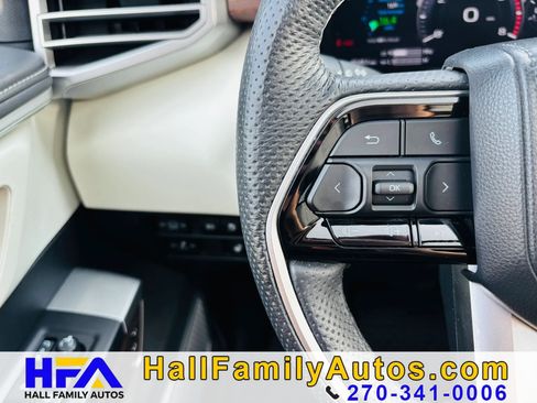 Used 2025 Toyota Sequoia Capstone AWD/4WD image 13