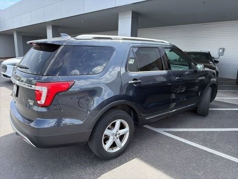 Used 2017 Ford Explorer XLT w/ Equipment Group 202A image 3