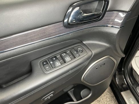 Used 2021 Jeep Grand Cherokee Overland w/ Protech Group image 15