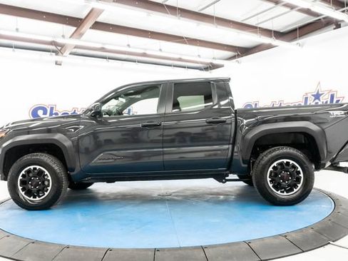Used 2025 Toyota Tacoma TRD Off-Road AWD/4WD image 5