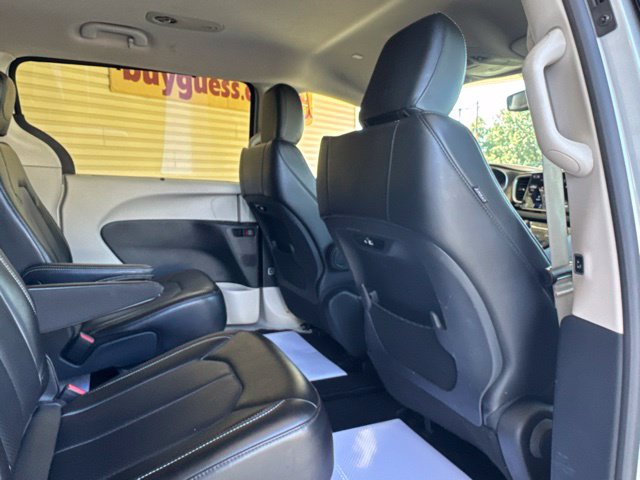 Used 2023 Chrysler Pacifica Touring-L FWD image 28