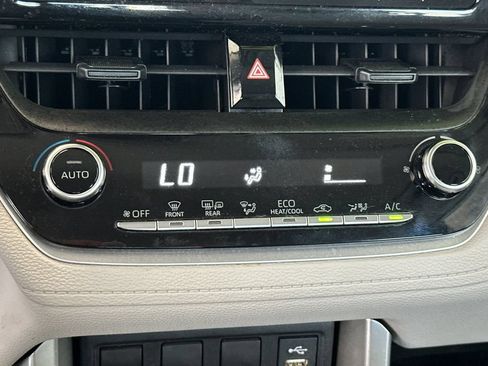 Used 2022 Toyota Corolla Cross LE AWD/4WD image 19
