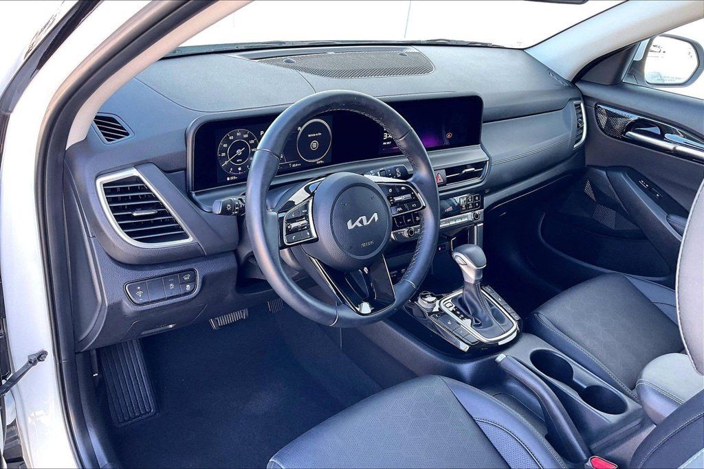 Used 2026 Kia Seltos EX AWD/4WD image 14