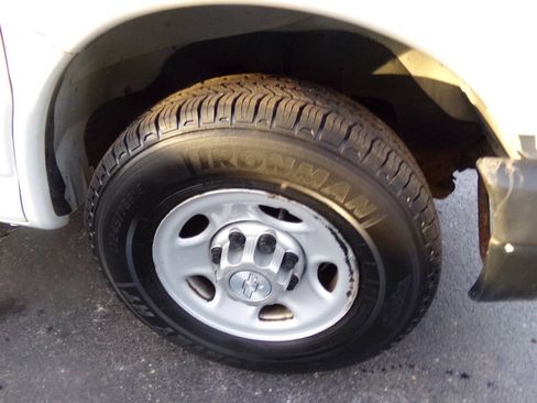Used 2015 Chevrolet Express 2500 RWD image 18