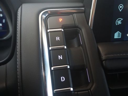 Used 2023 Chevrolet Suburban Z71 w/ Luxury Package image 34