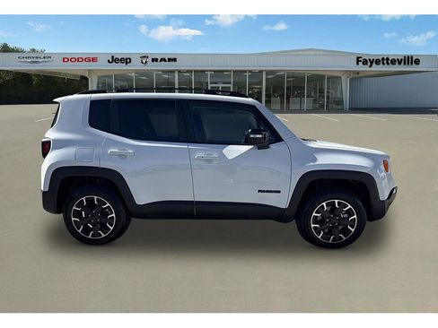 Used 2023 Jeep Renegade Latitude image 2