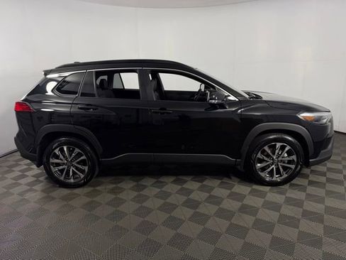 Used 2025 Toyota Corolla Cross XLE w/ Convenience Package image 35