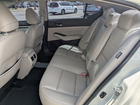 Used 2021 Nissan Altima 2.5 SL FWD image 12