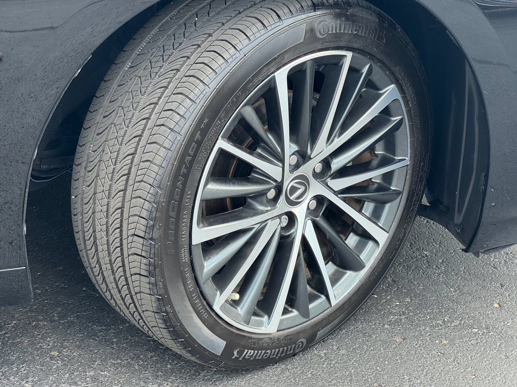 Used 2024 Lexus ES 350 w/ Premium Package FWD image 9