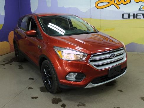 Used 2019 Ford Escape SE FWD image 4