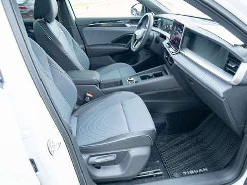 New 2026 Volkswagen Tiguan SE R-Line image 40