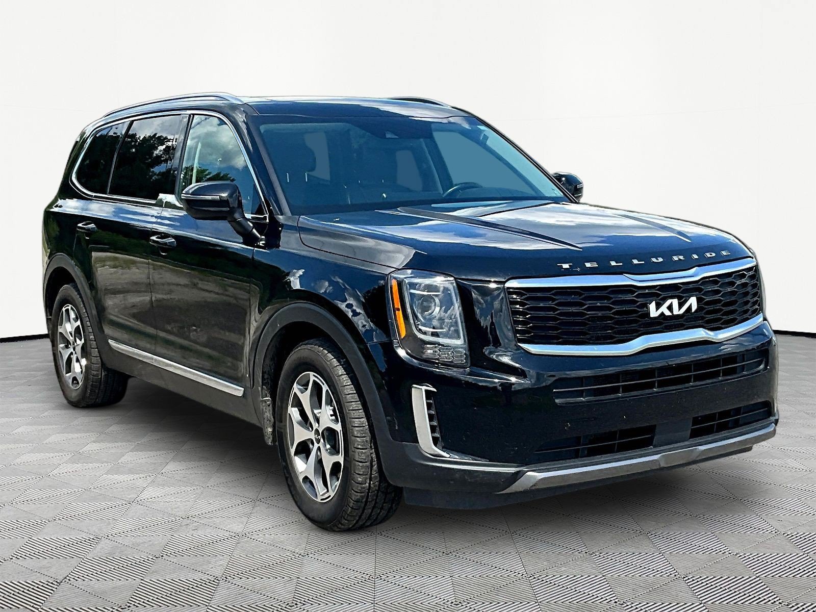 Used 2022 Kia Telluride EX AWD/4WD image 3