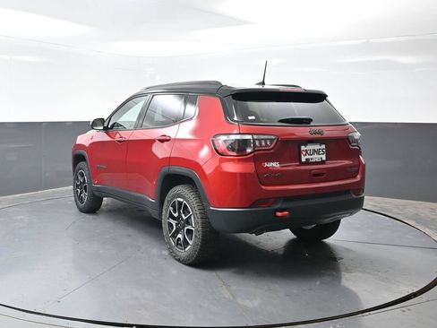 Used 2025 Jeep Compass Trailhawk AWD/4WD image 12