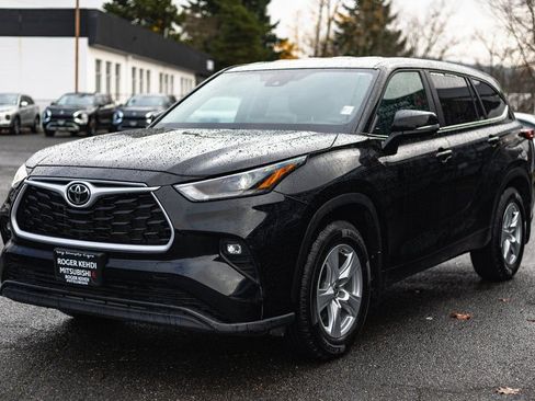 Used 2024 Toyota Highlander LE image 4