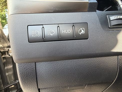 Used 2020 Lexus LX 570 4WD w/ Luxury Package image 15