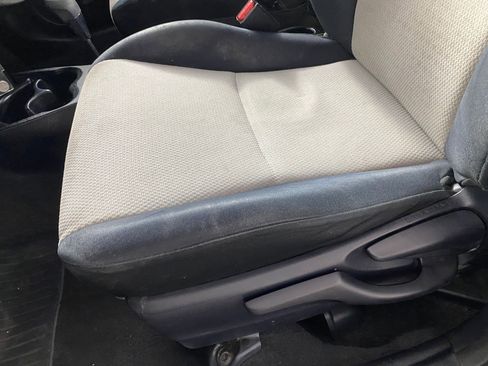 Used 2012 Toyota Yaris L image 13