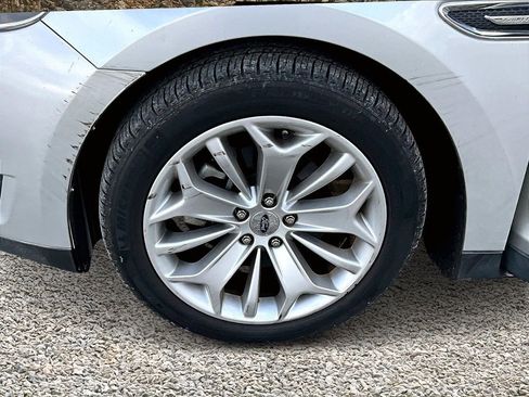 Used 2018 Ford Taurus Limited image 8