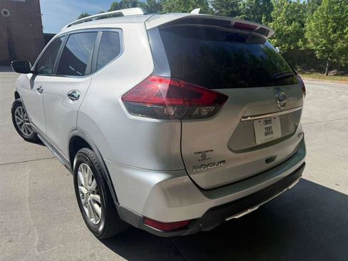 Used 2018 Nissan Rogue SV AWD/4WD image 5