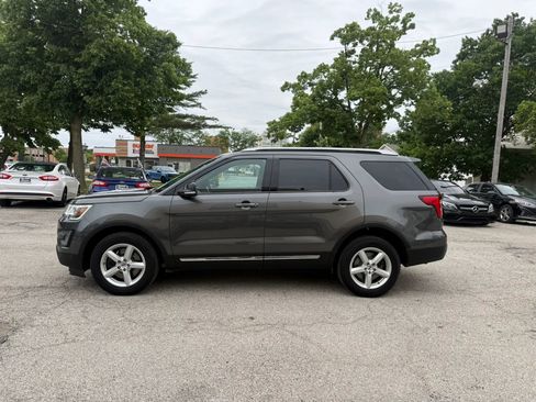 Used 2016 Ford Explorer XLT w/ Equipment Group 202A AWD/4WD image 4