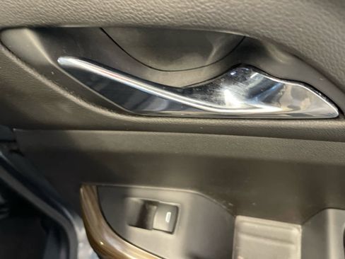 Used 2021 GMC Acadia SLE image 35