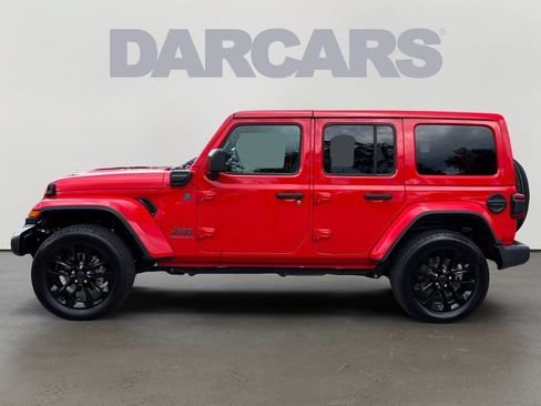 Used 2025 Jeep Wrangler Unlimited Sahara w/ Safety Group AWD/4WD image 4