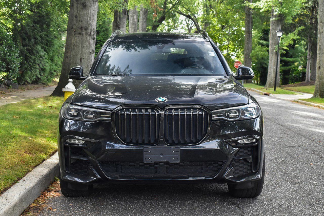 Used 2021 BMW X7 xDrive40i w/ M Sport Package AWD/4WD image 11