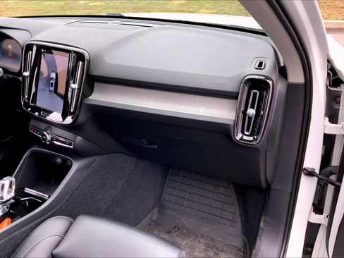 Used 2023 Volvo XC40 B5 Plus w/ Driver Assist Package AWD/4WD image 19