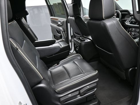 Used 2022 Chevrolet Suburban Premier RWD image 19