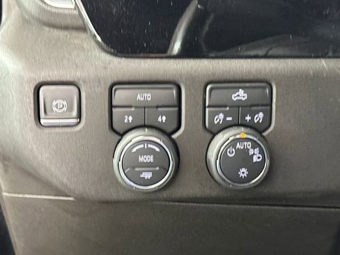 Used 2022 Chevrolet Silverado 1500 LT AWD/4WD image 18